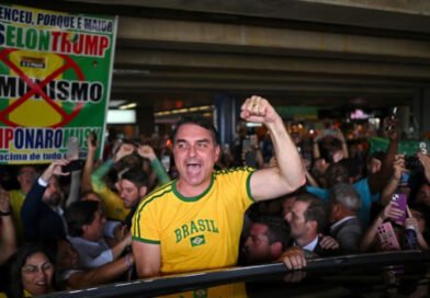 Flávio Bolsonaro habría salido de Brasil y viajaría a Estados Unidos en un vuelo privado desde Argentina