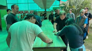 LA MUNICIPALIDAD CAPACITÓ A VECINOS EN TÉCNICAS DE LAQUEADO DE MADERA