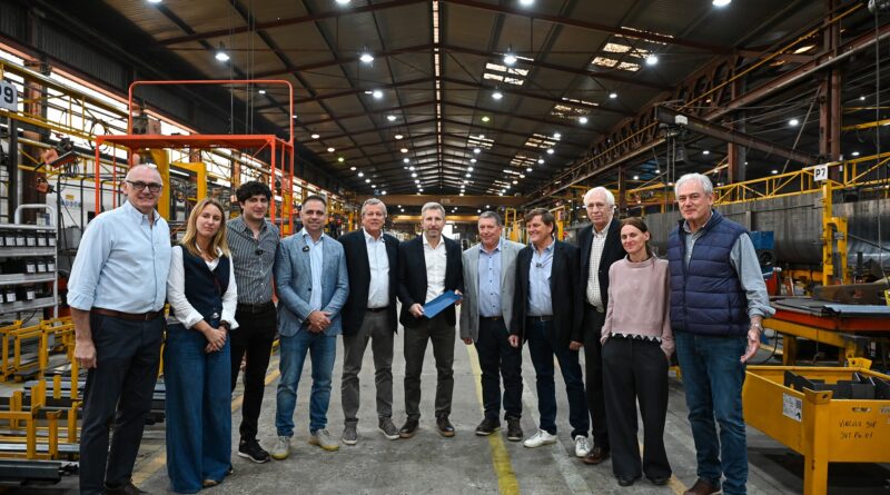 Frigerio entregó la adhesión al RINI a una metalúrgica de Gualeguaychú que proyecta invertir 9.500 millones