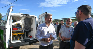 En Ceibas, Frigerio entregó una ambulancia y recorrió obras que se ejecutan en una escuela