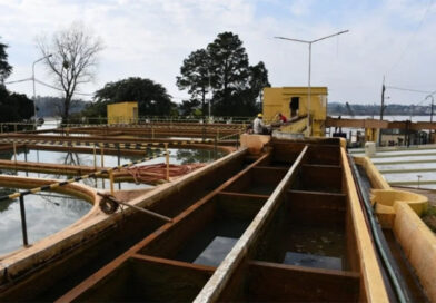 Ante la crecida del río, EDOS prepara la Planta San Carlos para sostener el abastecimiento de agua