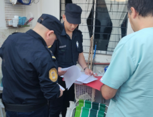 Una vecina de Concordia habría envenenado comida para matar palomas: secuestraron veneno en su casa